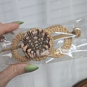 NWT Handmade Real Seashell Bamboo Woven Hair Pin Tan